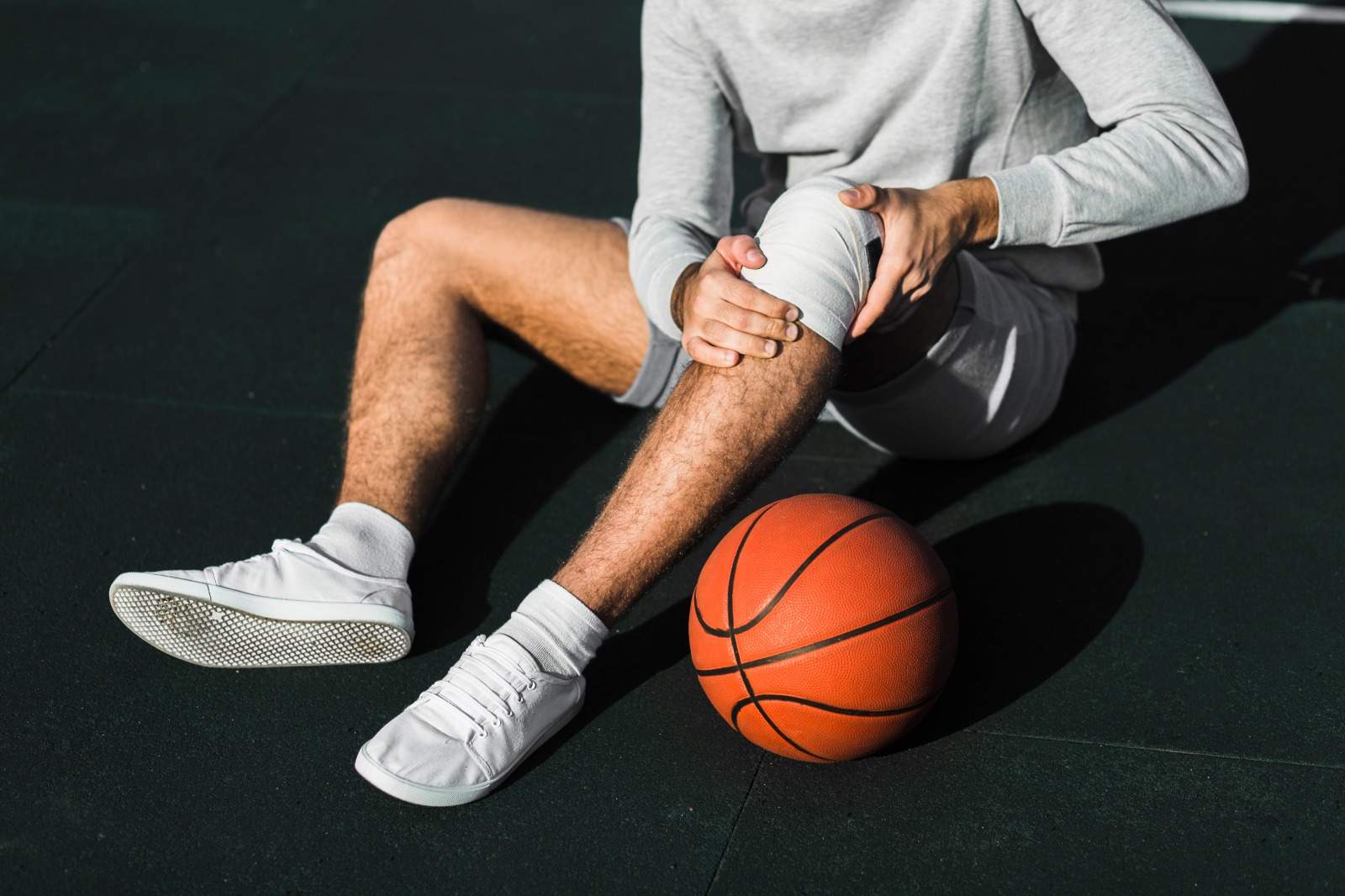 Knee injuries in young athletes