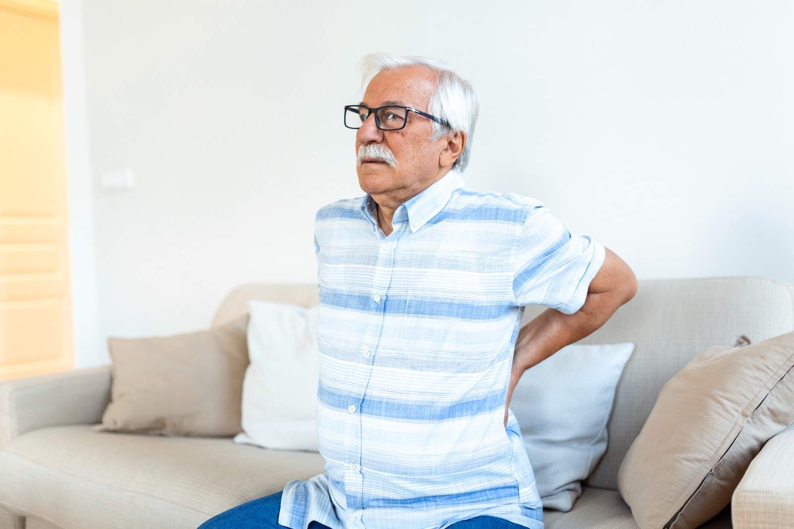 You are currently viewing What Causes Hip Arthritis? Common Risk Factors Explained