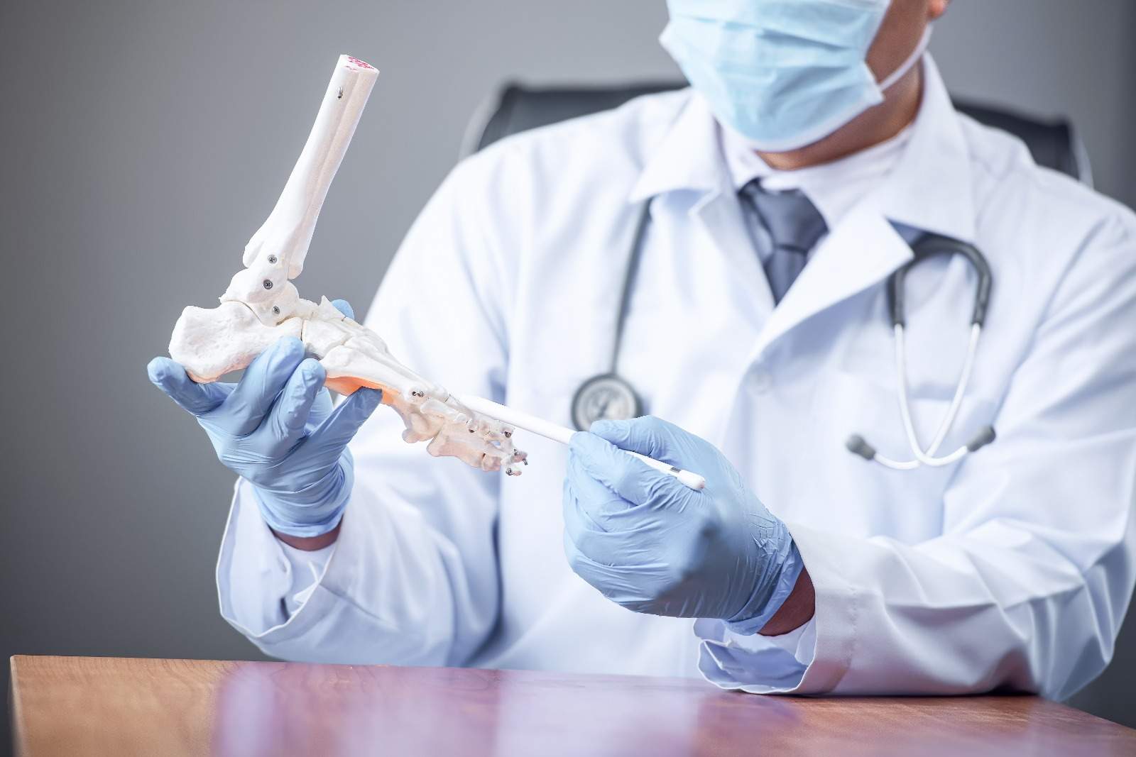 You are currently viewing When Should You See an Orthopedic Surgeon? Signs You Shouldn’t Ignore